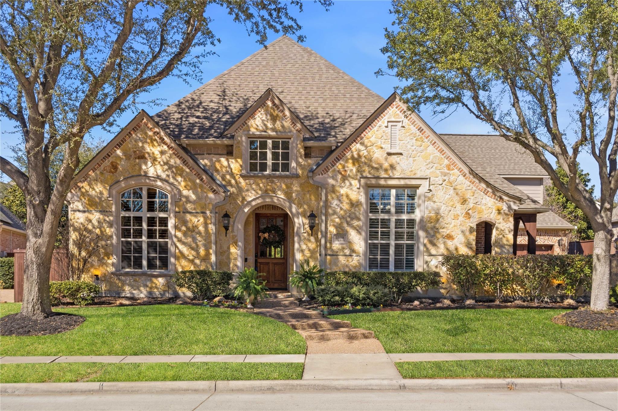 Cascades real estate guide image