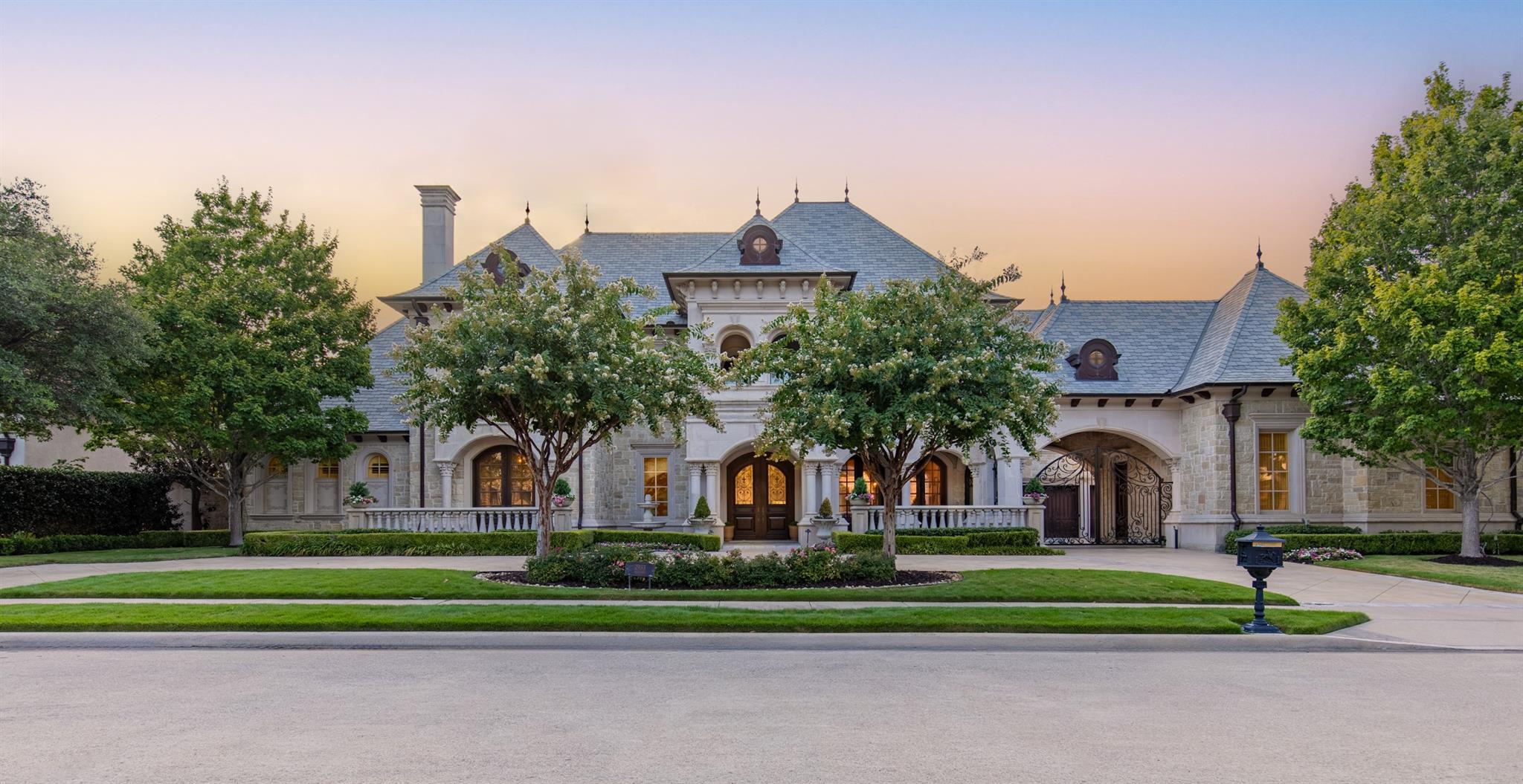 Established luxury home in Villages of Stonebriar Park, Frisco
